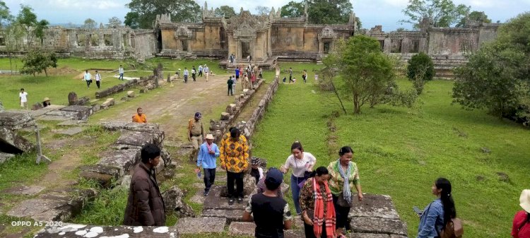 រយៈពេល ៣ថ្ងៃ នៃថ្ងៃឈប់សម្រាកព្រះរាជពិធីគ្រងរាជសម្បត្តិរបស់ព្រះមហាក្សត្រ និងពិធីបុណ្យអុំទូក ភ្ញៀវទេសចរជាង ៤១ម៉ឺននាក់ ដើរលេងកម្សាន្ដនៅទូទាំងប្រទេស, ខេត្តសៀមរាបទទួលបានភ្ញៀវច្រើនជាងគេ