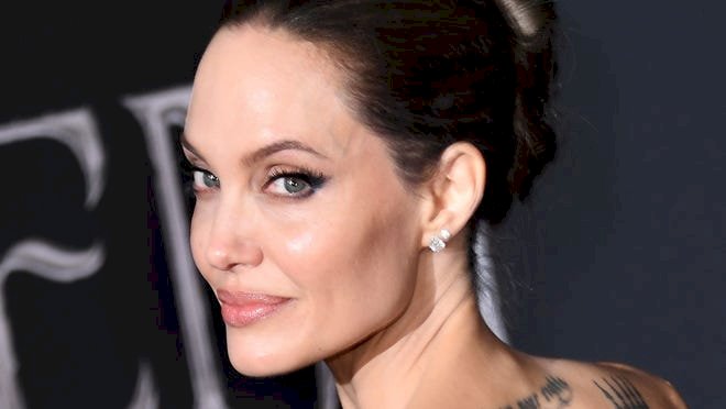 អ្នកគាំទ្រ Angelina jolie បានយករូប ១៨ឆ្នាំមុន មកប្រៀបធៀបជាមួយបច្ចុប្បន្ន ពិតជា...